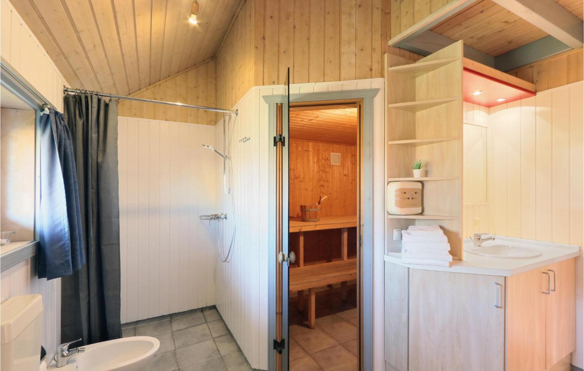 Gorgeous Home In Rechlin With Sauna Exterior foto